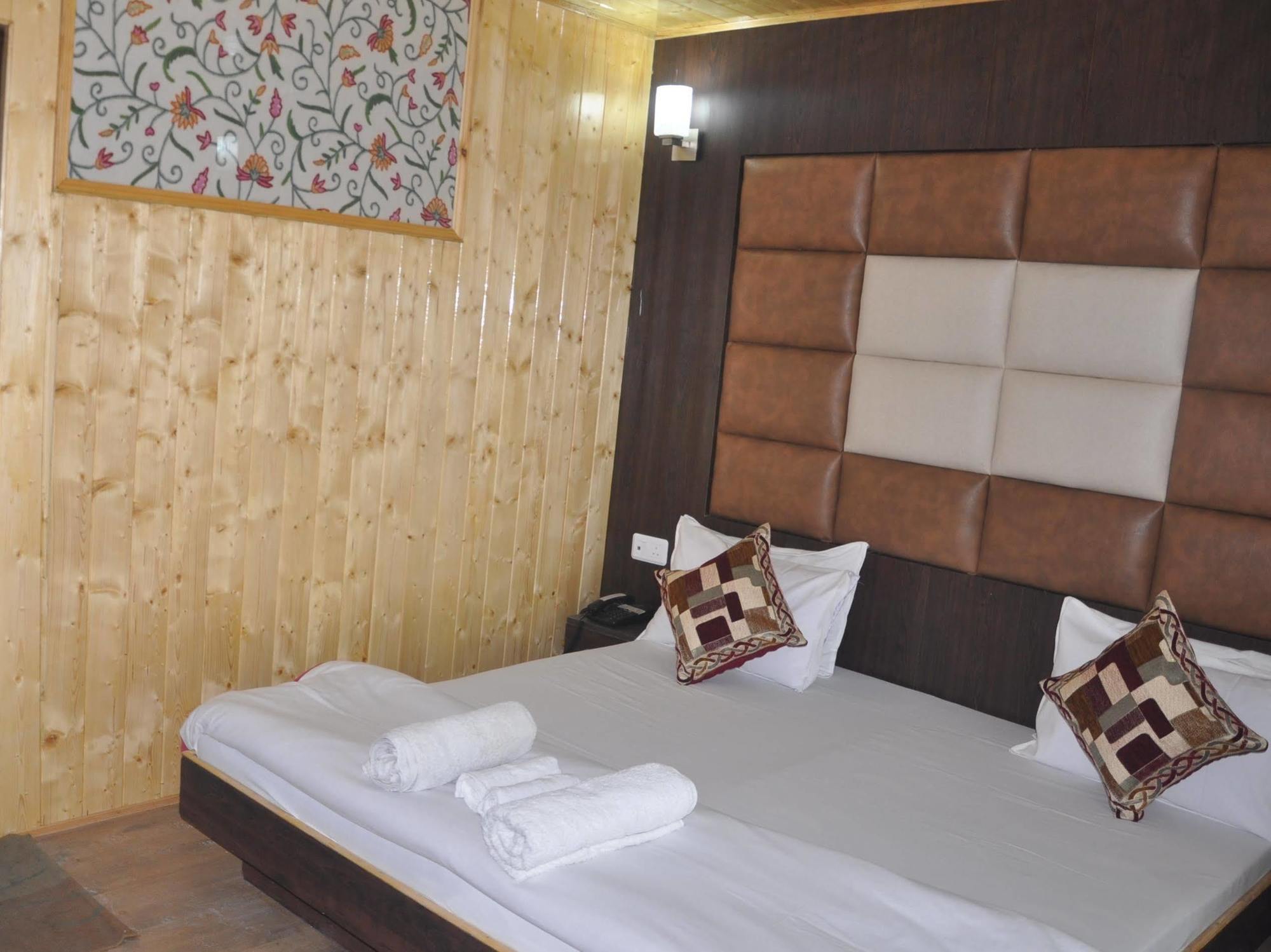 Hotel Azad Durgjan Ngoại thất bức ảnh